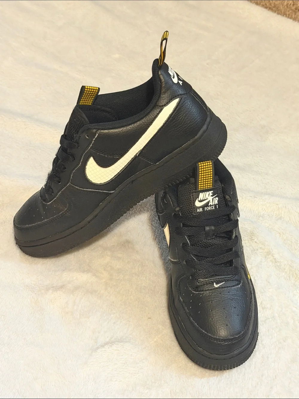 Nike Air Force 1 Kids Black and white Sneakers with Yellow Trim